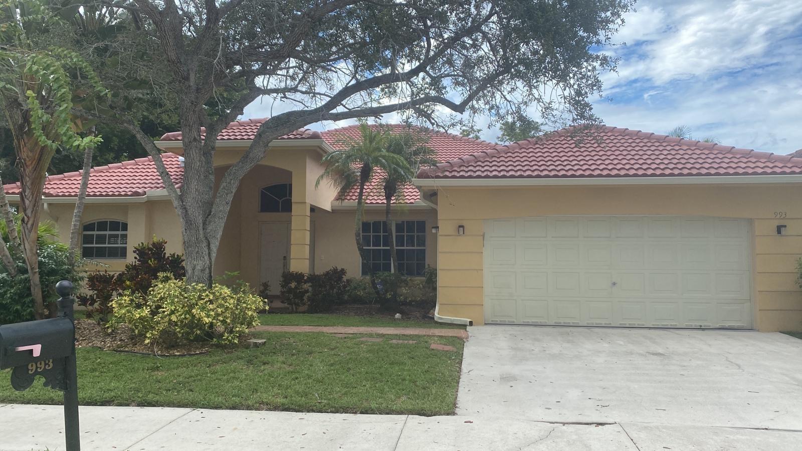993 Shadyside Ln, Weston, FL 33327