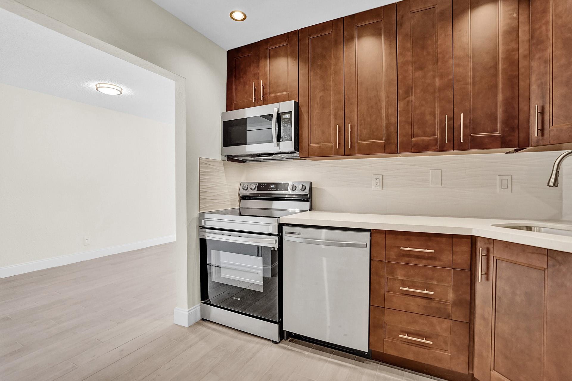 3115 Oakland Shores Dr E109