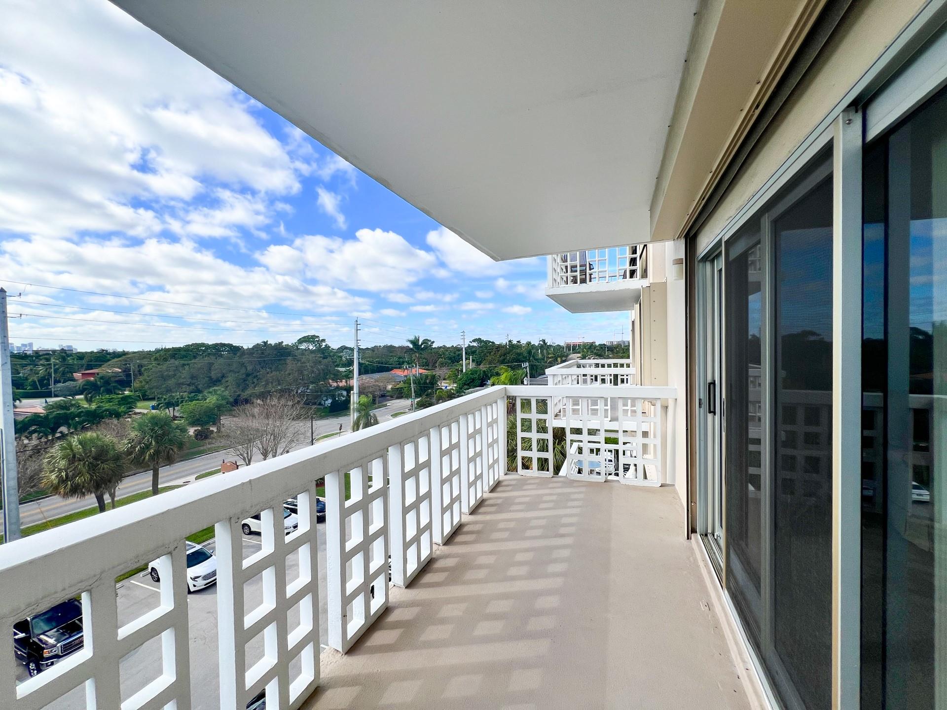 1831 NE 38 St 504