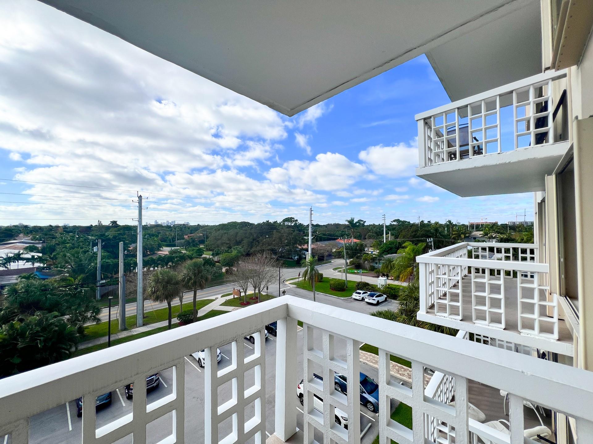 1831 NE 38 St 504