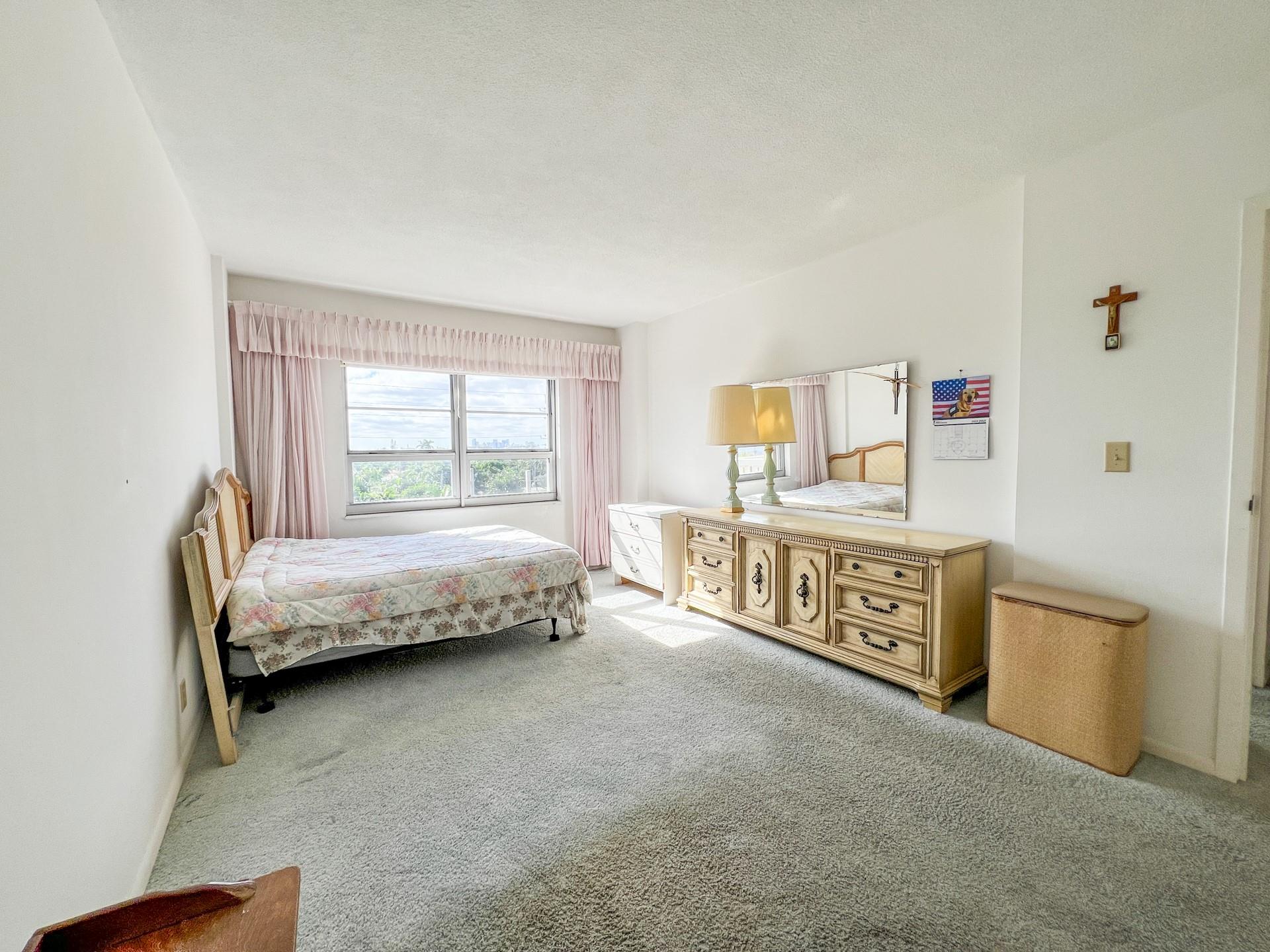 1831 NE 38 St 504
