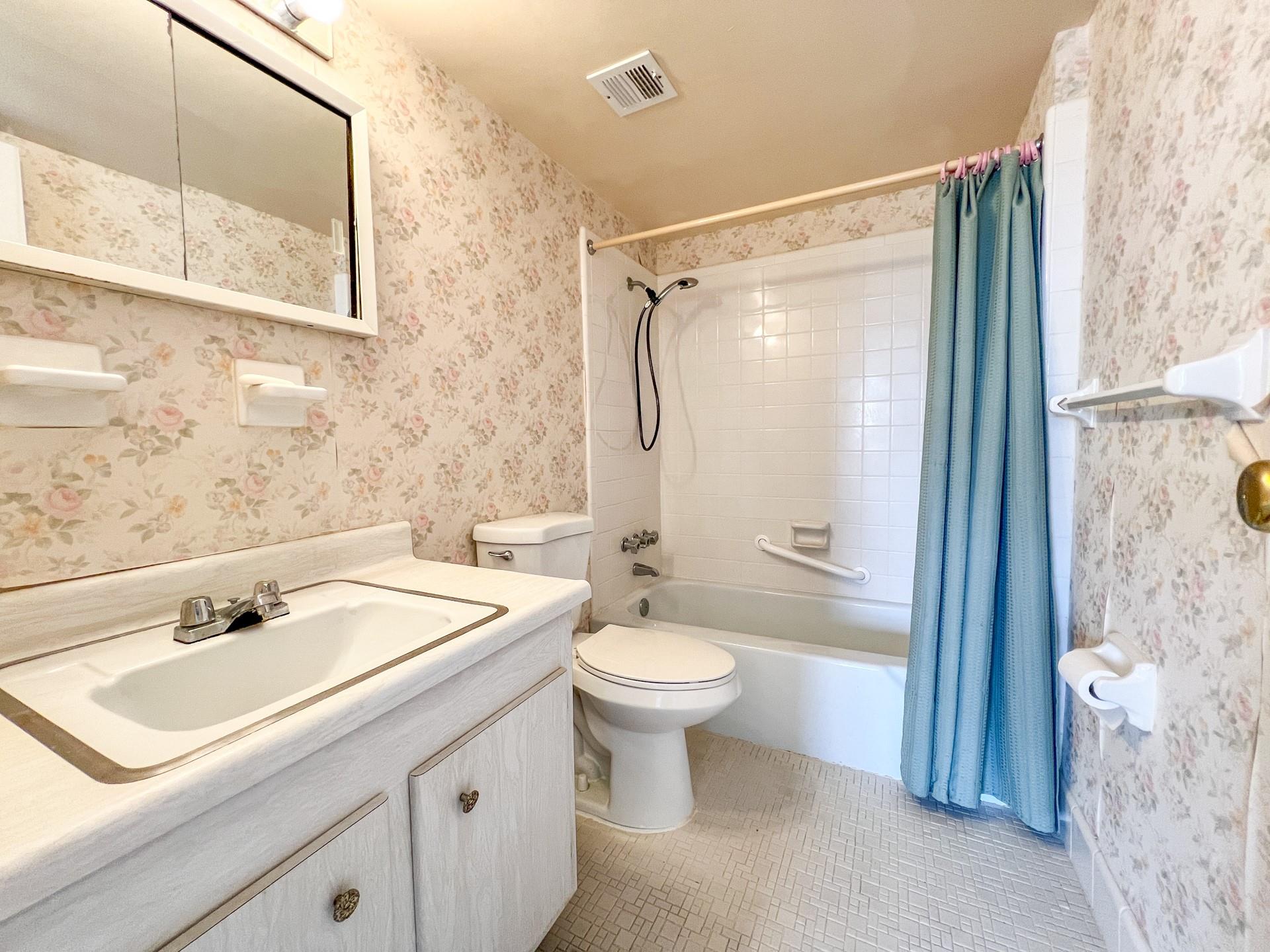 1831 NE 38 St 504