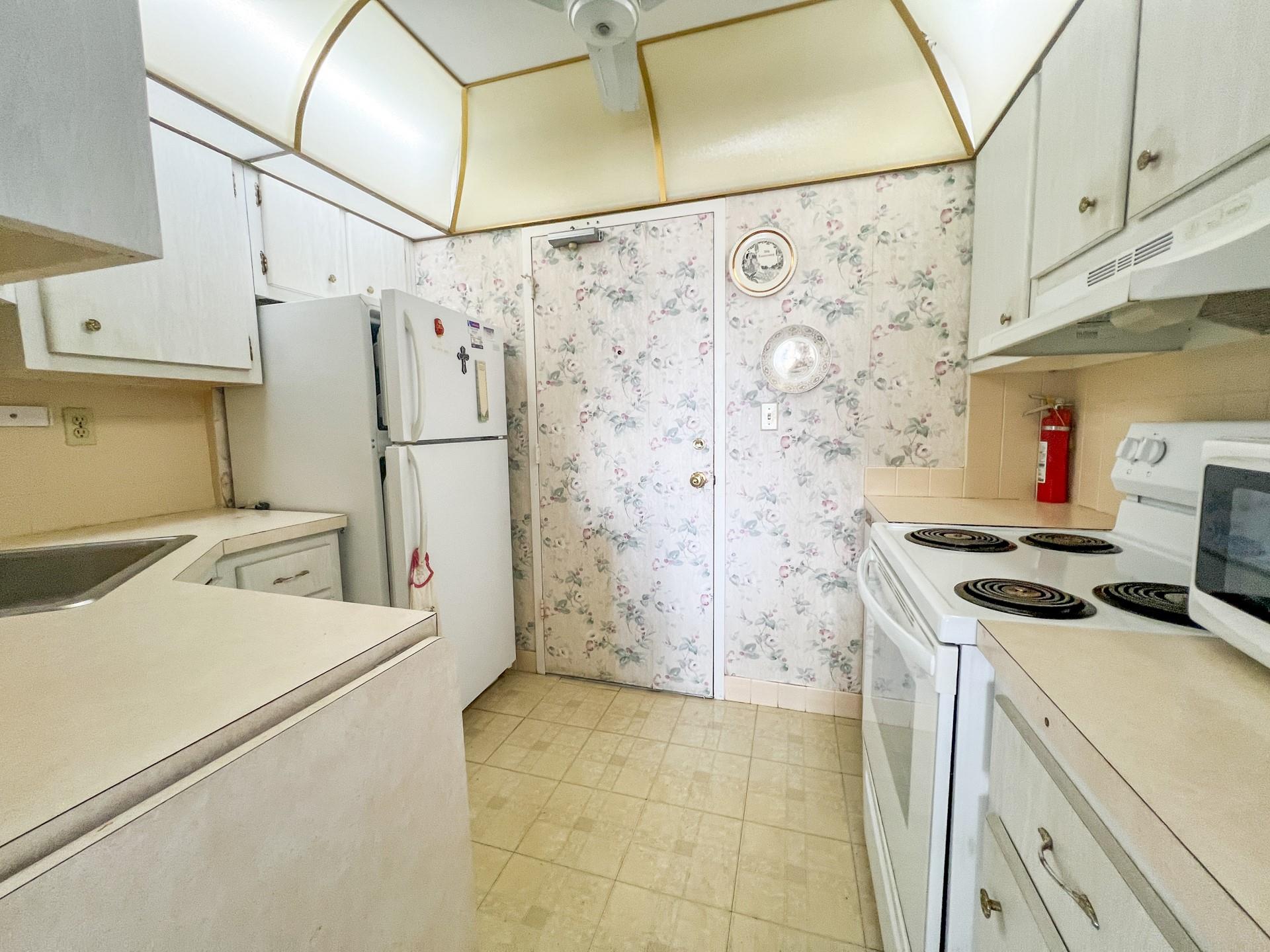 1831 NE 38 St 504