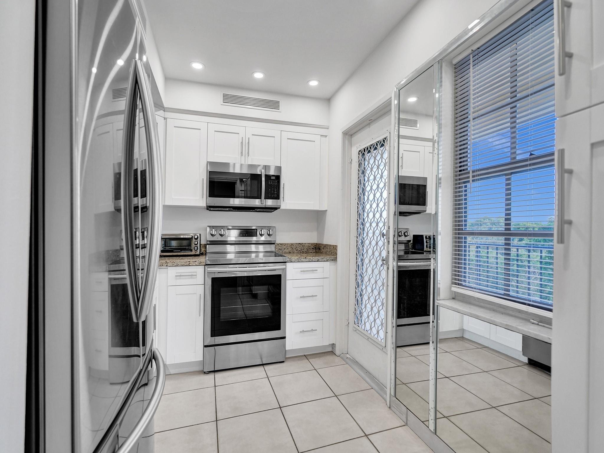 2751 N PALM AIRE DR 509