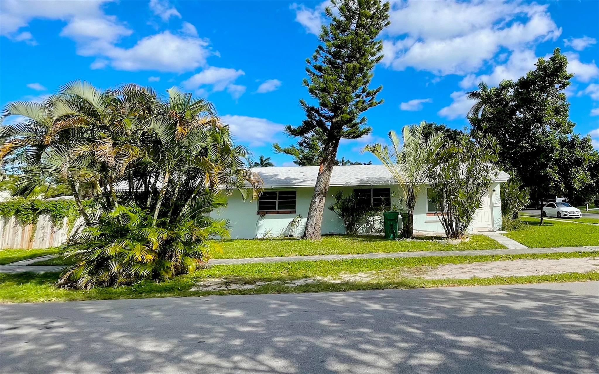 509 SE 2nd Ave, Dania Beach, FL 33004