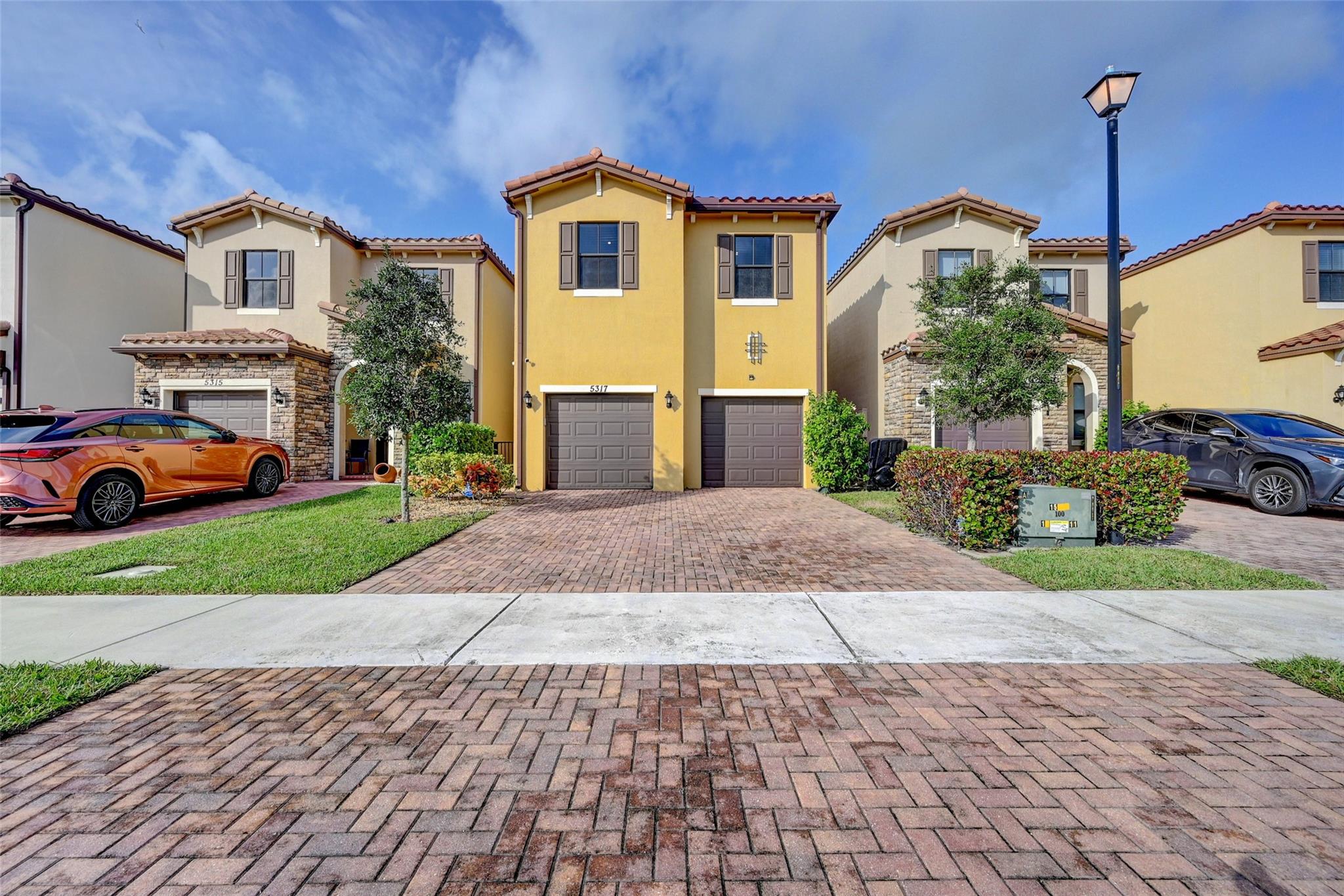 5317 NW 50th Ter, Tamarac, FL 