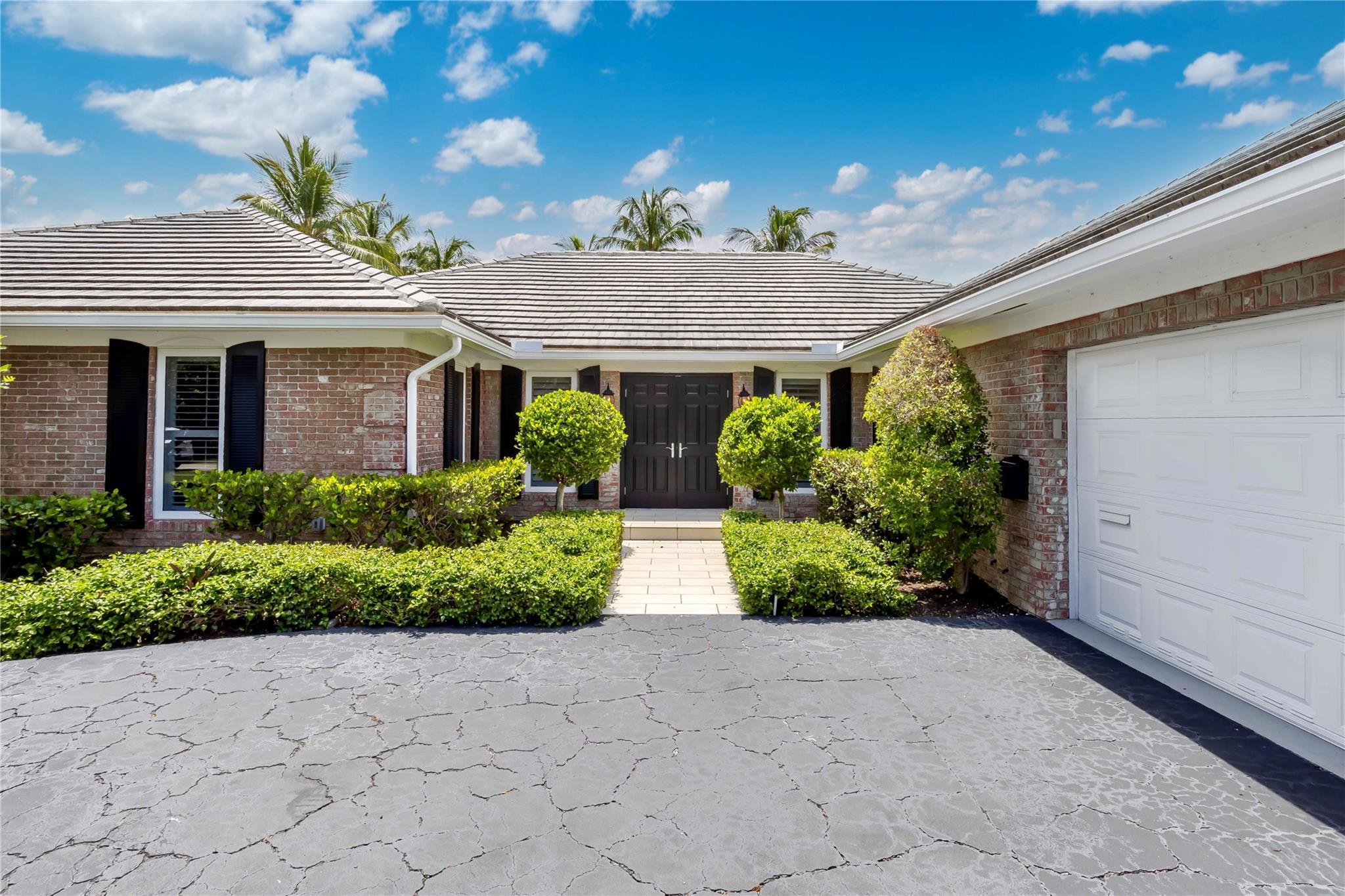 44 Cayuga Rd, Sea Ranch Lakes, FL 