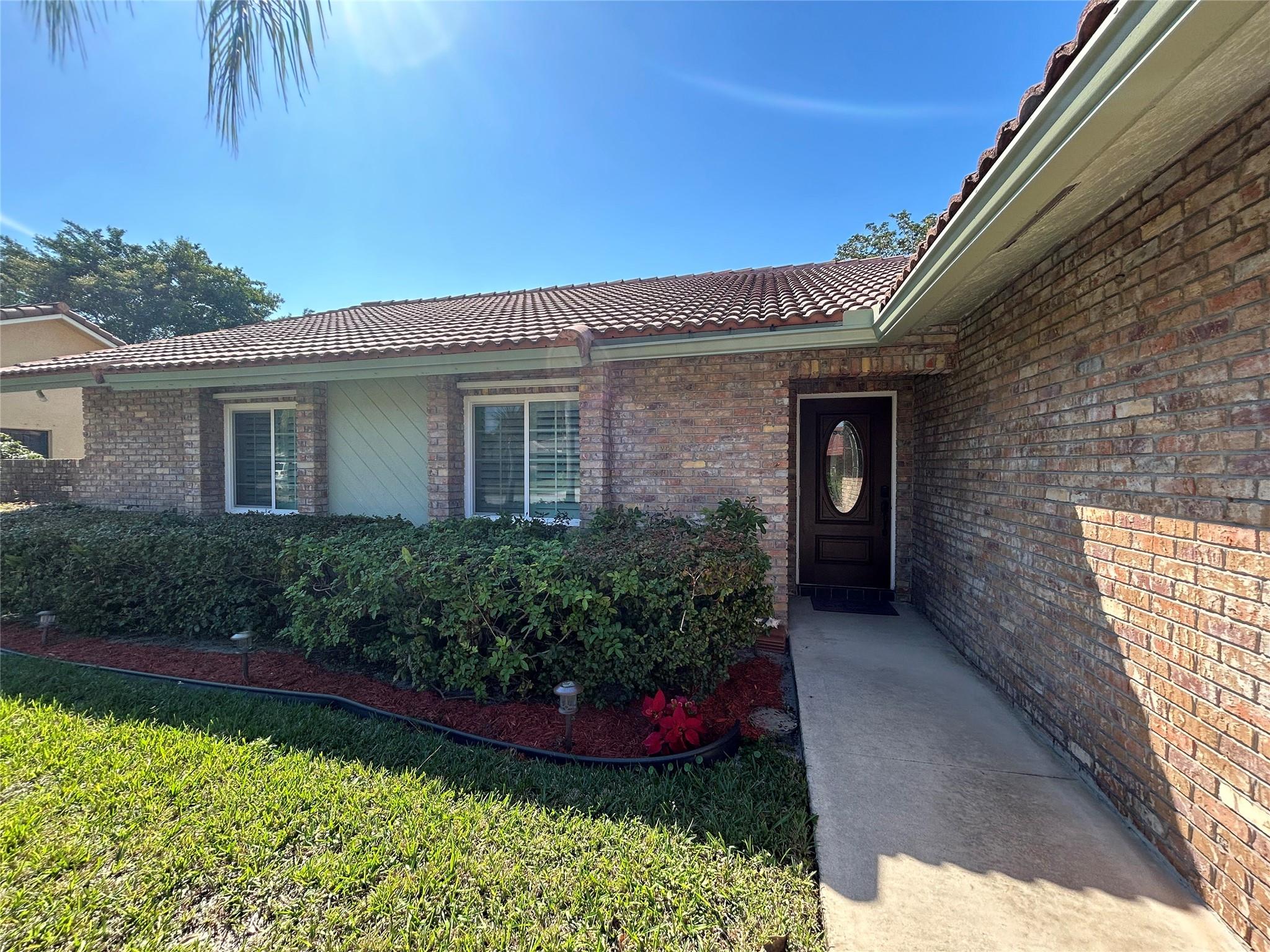 2498 NW 88th Ter, Coral Springs, FL 