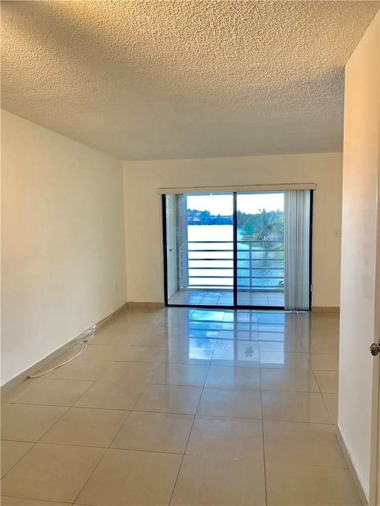 2790 W 60 ST 32, Hialeah, FL 