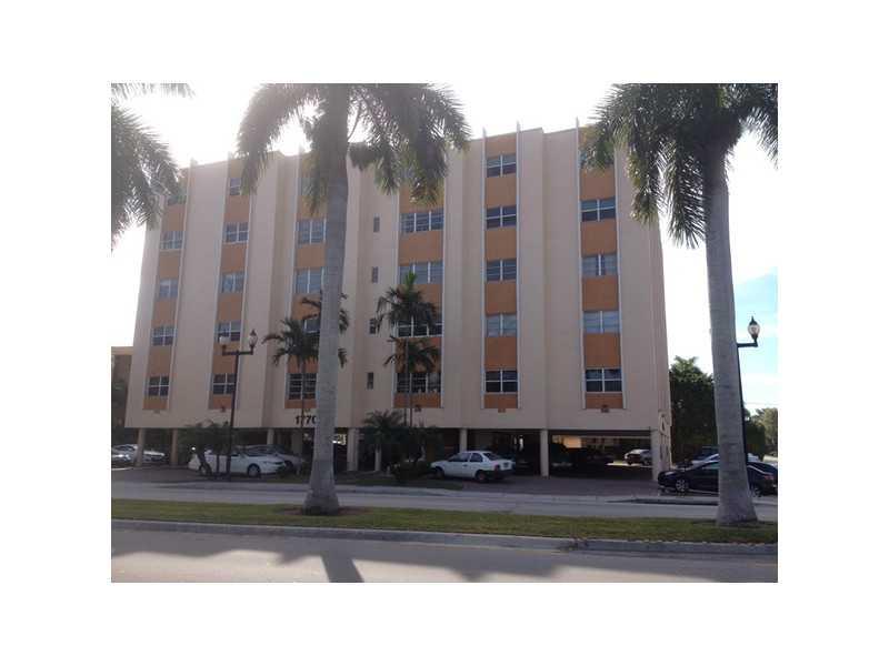 Live right on Las Olas Blvd. Great location. Check out the canal front pool. Close to the beach, downtown and everything Las Olas has to Offer. 726 sq ft 1/1. 2nd floor with canal view. 1 parking space. Cats ok. 650 credit score. 1st, last and sec. Income  verification and back ground check.