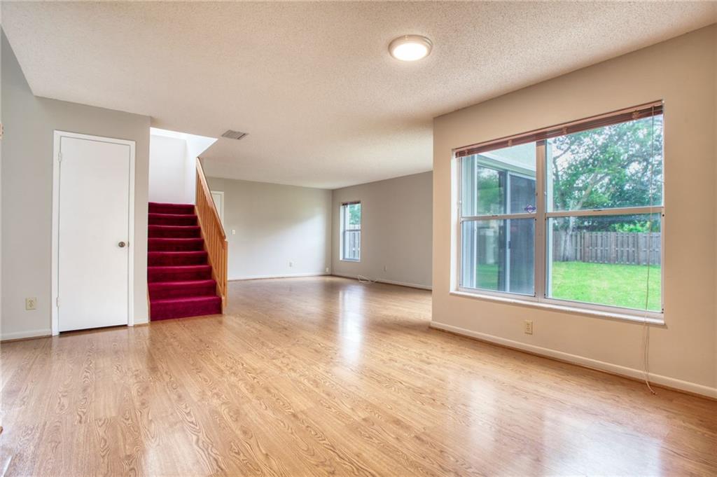 4806 Grapevine Way