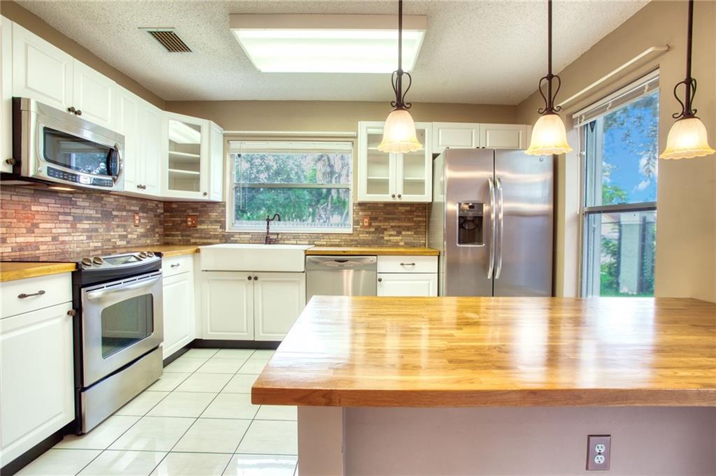 4806 Grapevine Way