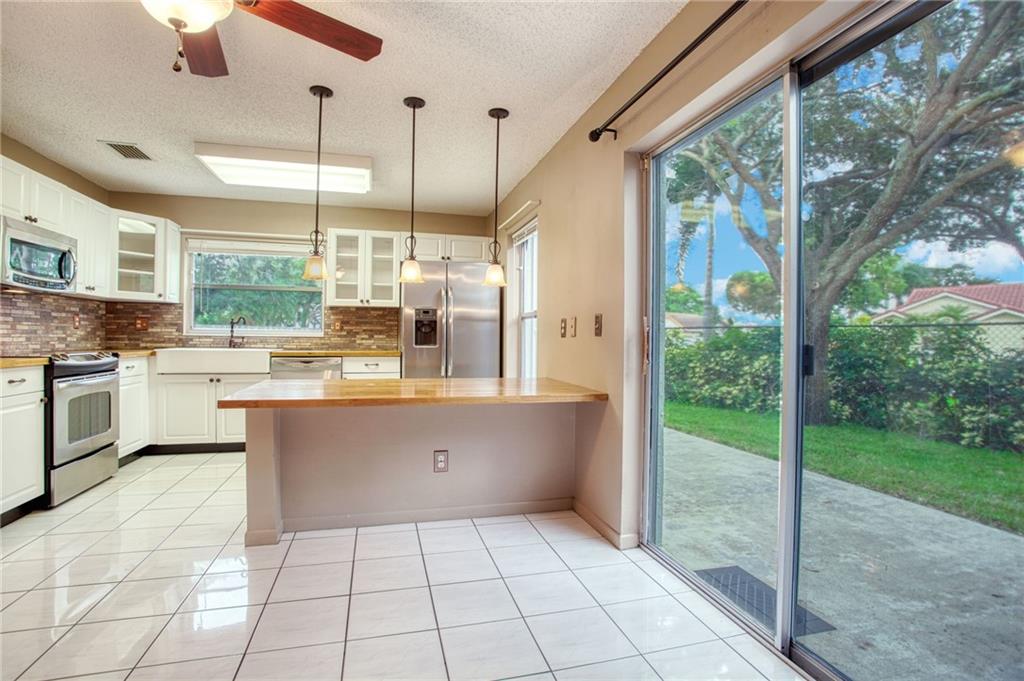 4806 Grapevine Way