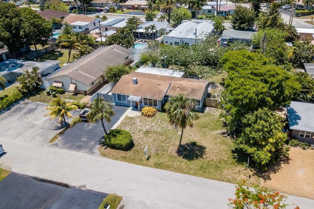 ATTENTION DEVELOPERS!!! RARE OPPORTUNITY IN PRIME WILTON MANORS FOR SPECIAL DEVELOPMENT-WALK TO WILTON DRIVE- BUILDING CAN BE 50' TALL AND 5 UNITS- CONCEPT FOR LOFT BUILDING- DOWNTOWN VIEWS- ONE OF A KIND- EXISTING SINGLE FAMILY HOME THERE, OR TEAR DOWN IF SOMEONE WANTED A 12500 SQUARE FOOT DOUBLE LOT TO CREATE A UNIQUE COMPOUND.