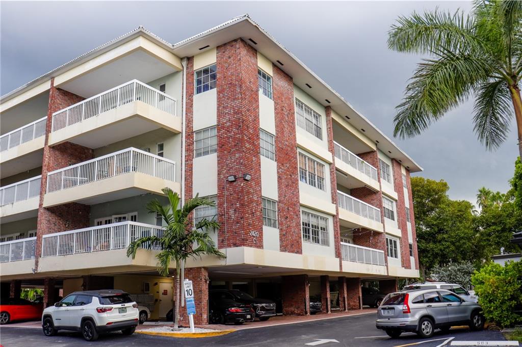 LOCATION, LOCATION, LOCATION UPDATED 2/2 CLOSE TO SHOPPING, BEACHES, RESTAURANTS, AND ALL THE NIGHT LIFE YOU COULD WANT. WALK THROUGH THE FRENCH DOORS TO YOUR OVERSIZED BALCONY. COMMUNITY HAS A POOL, GYM AND SUN DECK, SORRY NO WASHER/DRYER INSIDE.