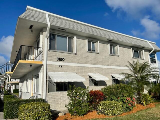 3120 Lake Osborne Drive 203, Lake Worth Beach, FL 