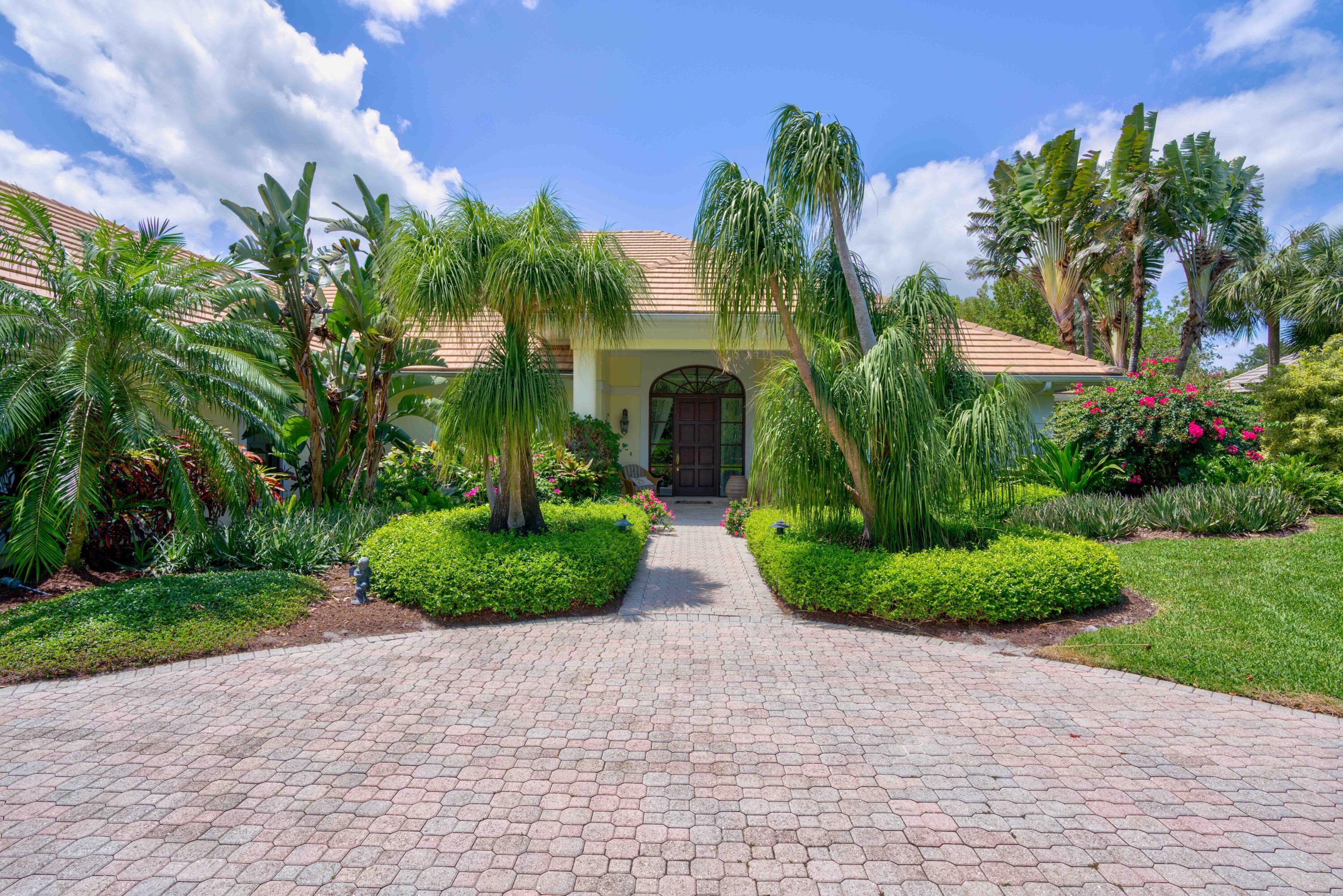 18625 SE Village Circle, Tequesta, FL 33469