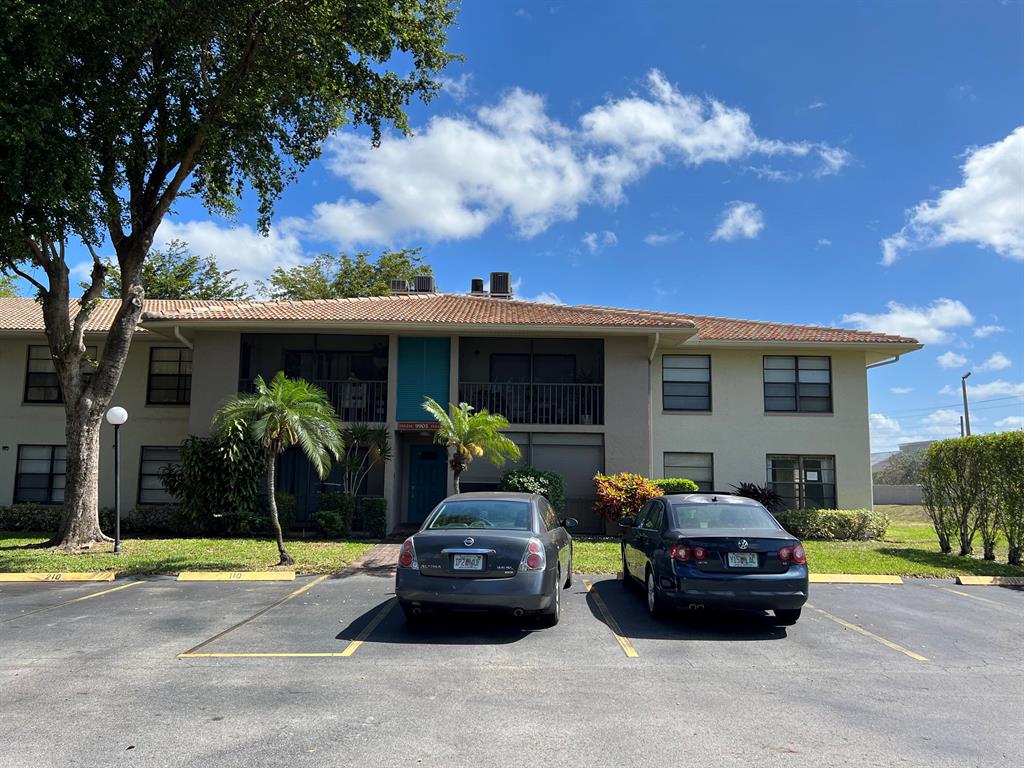 Spacious 2 bedroom 2 bath condo. Large rooms. Located centrally with easy access to all amenities including shopping; schools; beaches; highways and airports. Property is in need of repairs. High demand community. With some work it will make a great seasonal or year round home.