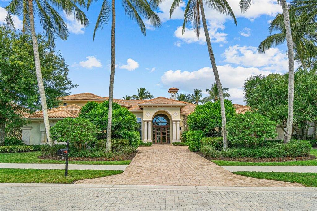 PRESTIGIOUS ESTATES OF ST THOMAS OFFERS CASUAL ELEGANCE WITH ALL THE METICULOUS DETAIL EXPECTED BY TODAYS CUSTOM HOME BUYER. THIS MAGNIFICENT 2 STORY MODEL OFFERS 4 BEDROOMS, 5.1 BATHS AND A LIBRARY. BUILT BY MUSTAPICK, A WELL RESPECTED NAME FOR THE FINEST ESTATE HOME BUILDING IN SOME OF THE PREMIER COMMUNITIES IN THE PALM BEACHES.