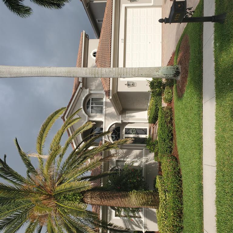 Beautifully maintained El Mirasol model with 3 bedrooms, 4.5 baths +study/den.Light and bright.Resort-style back patio with pool, hot-tub and outdoor kitchen.Fully golf equity membership in Frenchans Reserve Country Club required with pruchase.