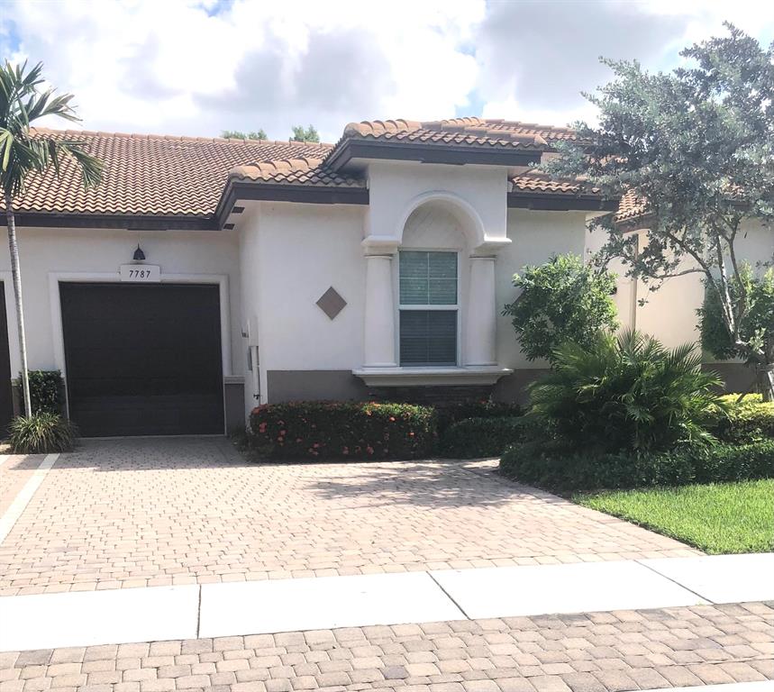 Gorgeous and spacious 3 bedroom 3 Bath 1car garage Adrano villa in sought after Villaggio Reserve,top of the line kitchen cabinets granite counter tops,lighting fixtures are elegant and modern , screened patio ,tile throughout .Close to highways shopping,restaurants,beaches and much more