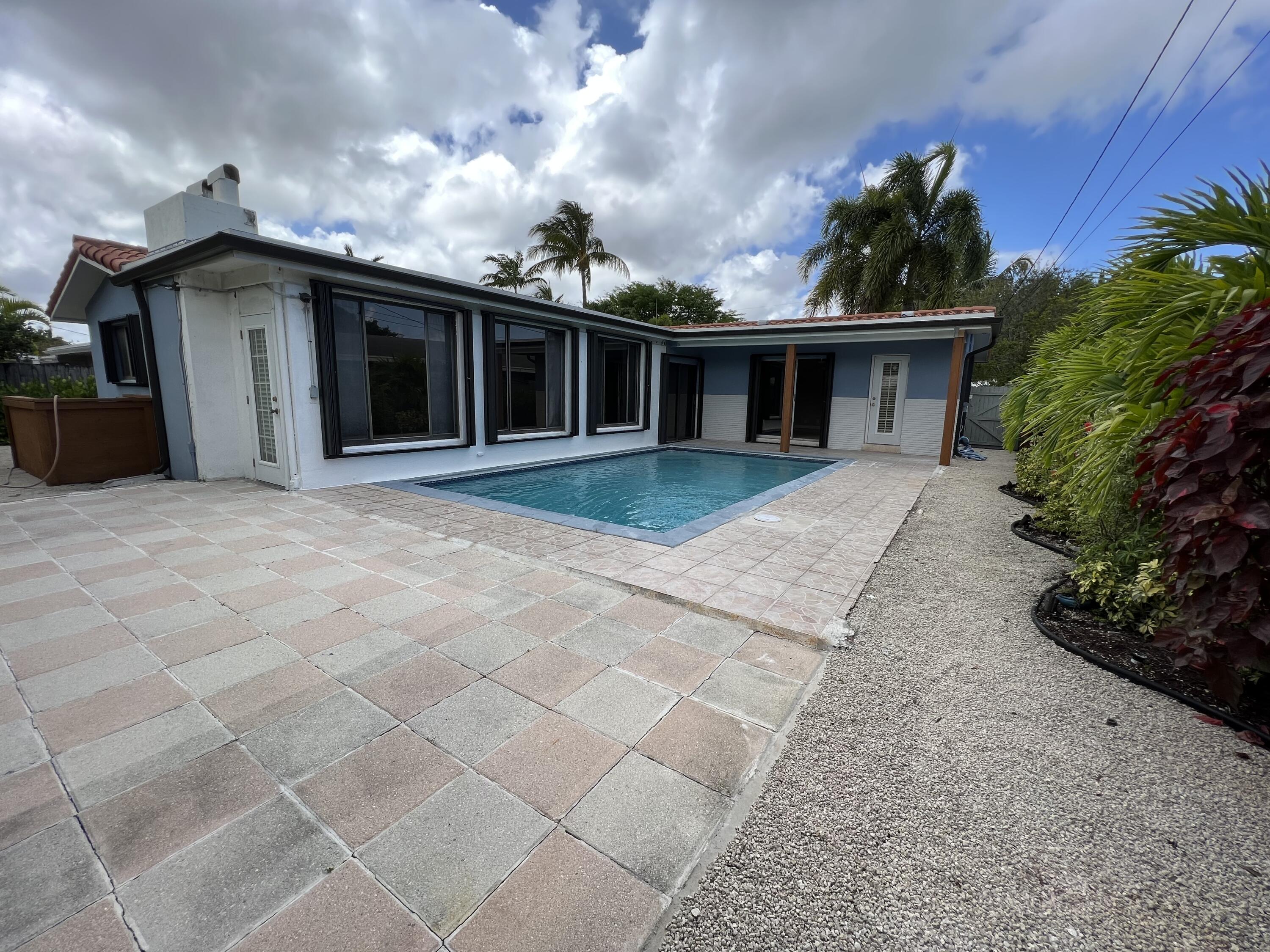 1750 NE 40th Place