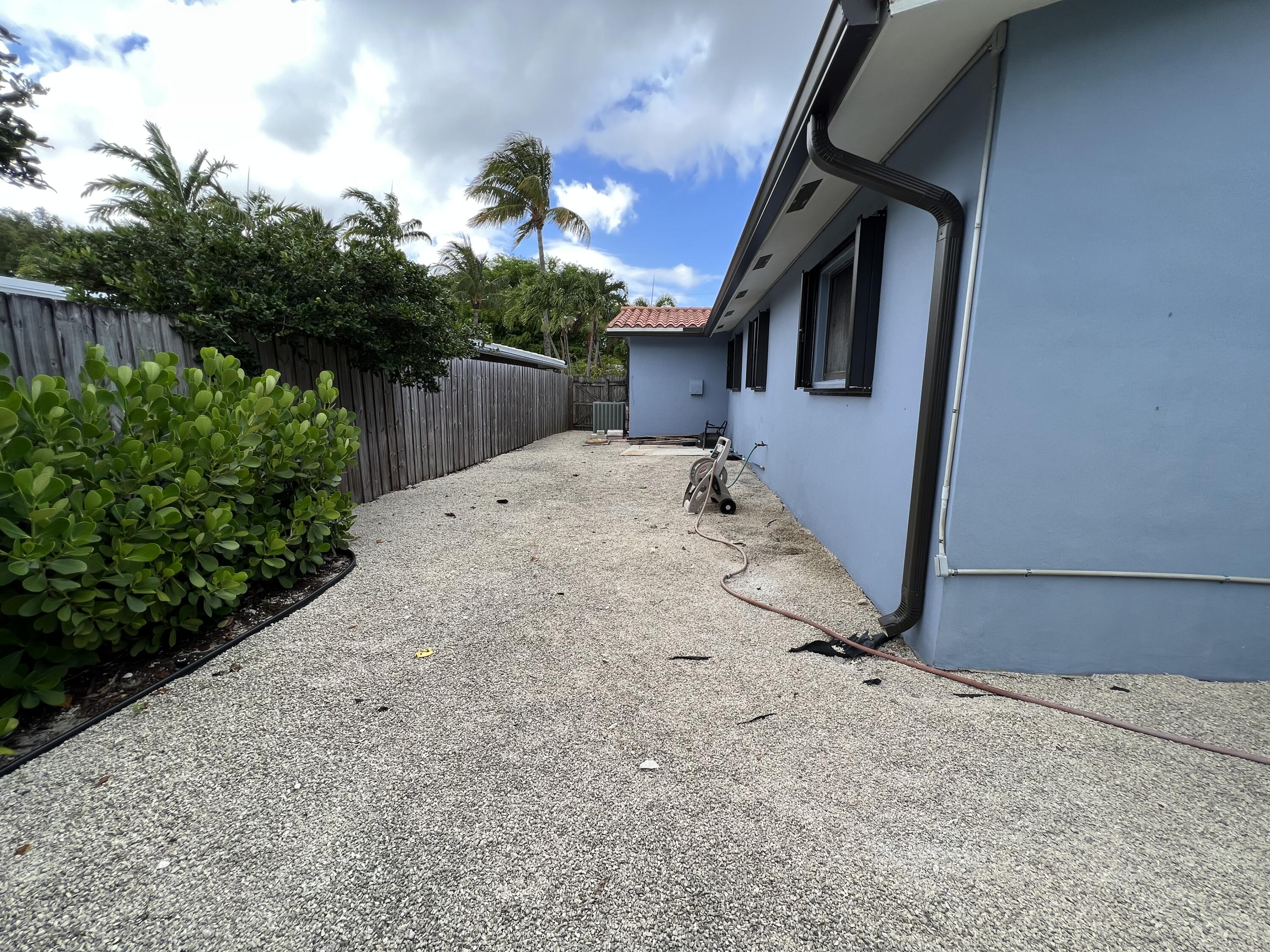 1750 NE 40th Place