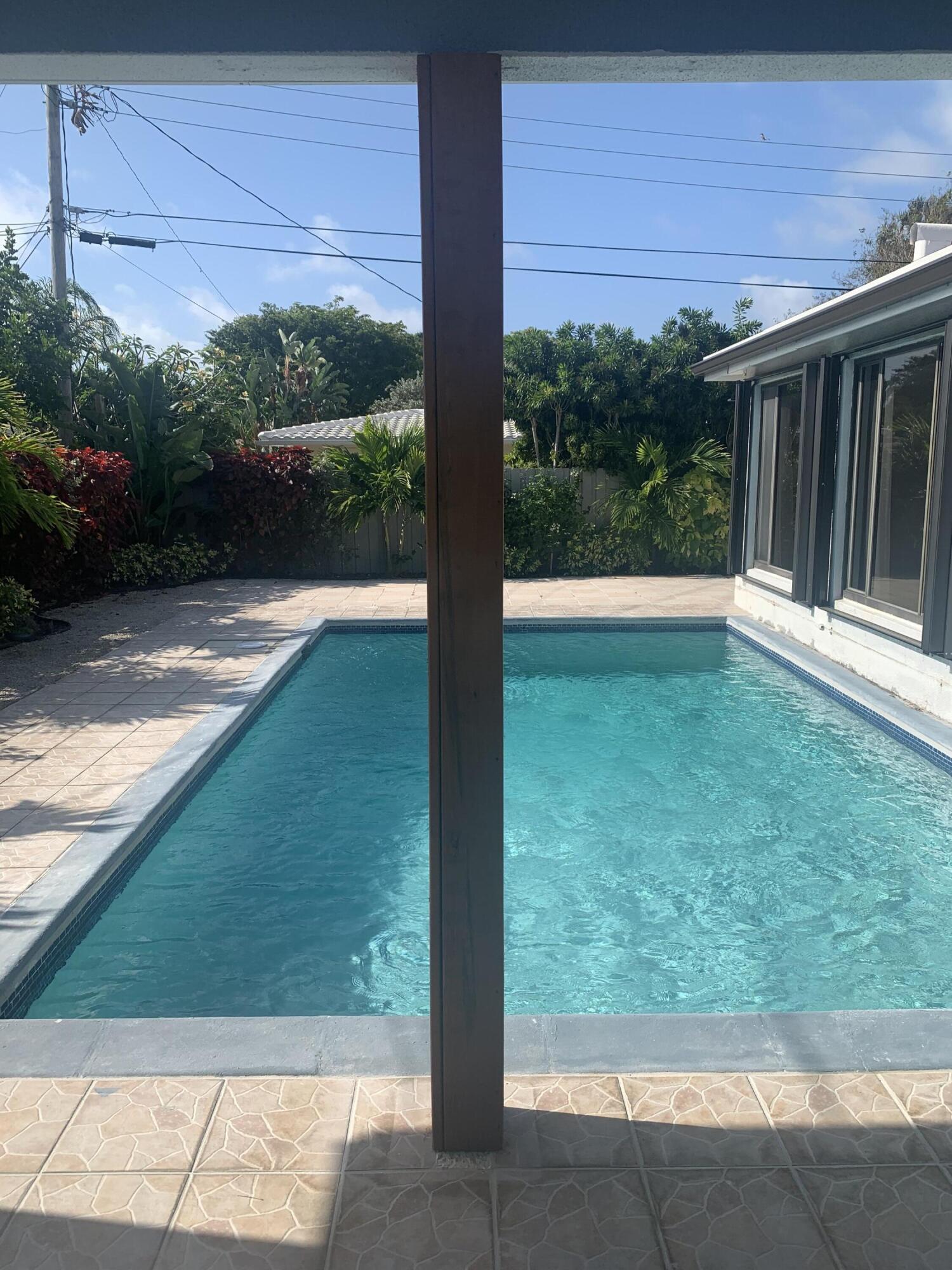 1750 NE 40th Place