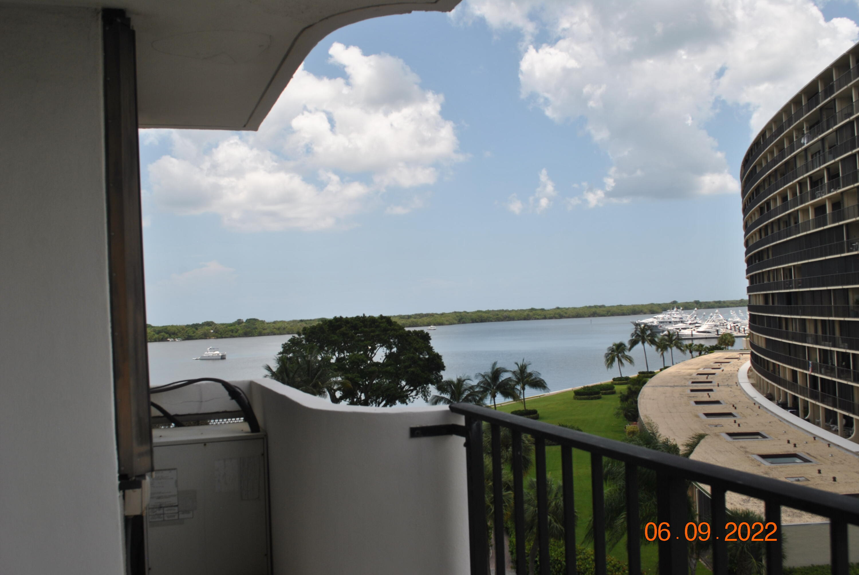 Opportunity to own your piece of paradise in Old Port Cove. Make this 1 bedroom, 1 bath plus a den your own private get away. This little gem is looking for a new owner to bring it to life with new touches. Sit on your balcony and enjoy the views of the Intracoastal Waterway.