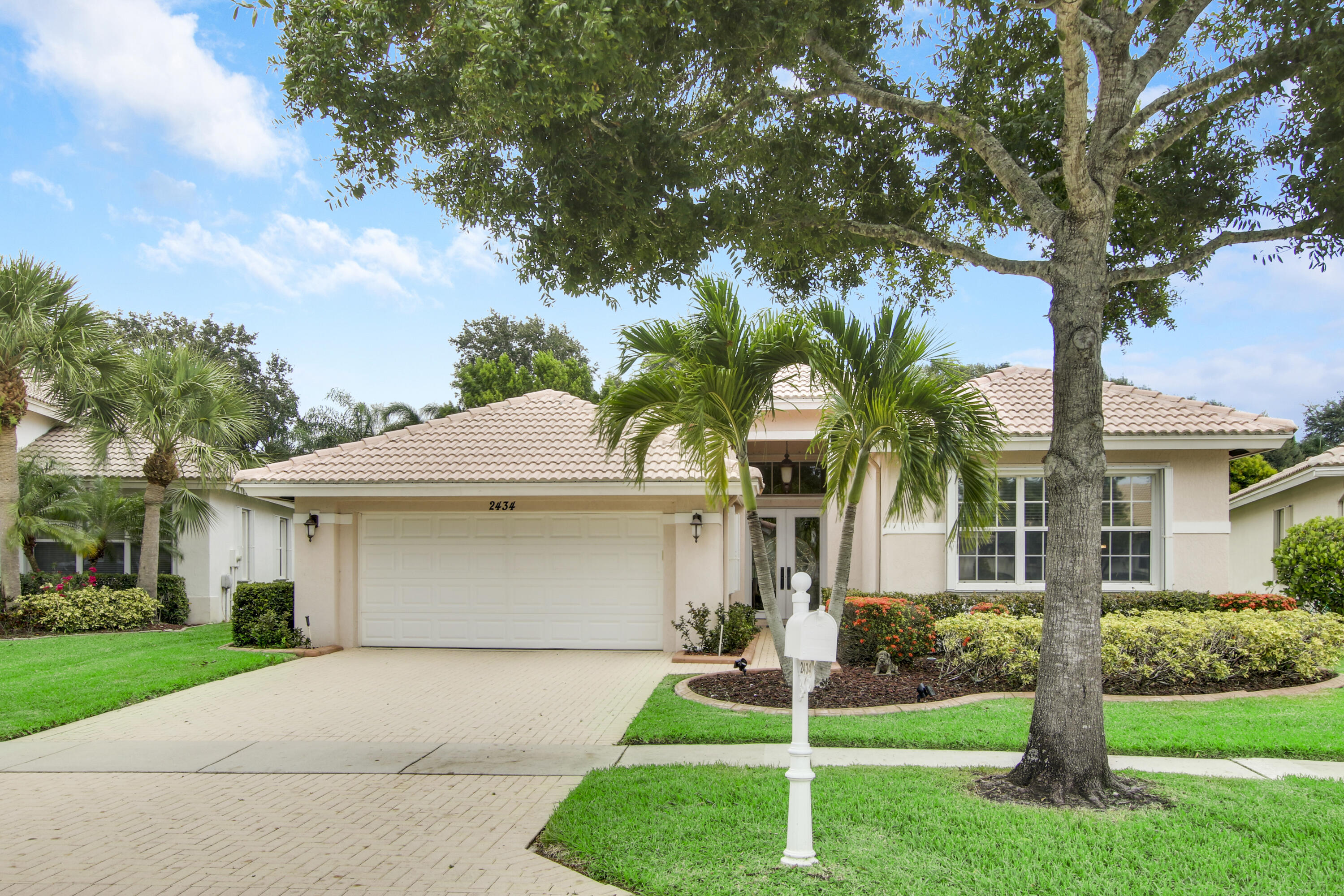 Photo 2 of 2434 Sailfish Cove Drive in West Palm Beach - MLS R10830907