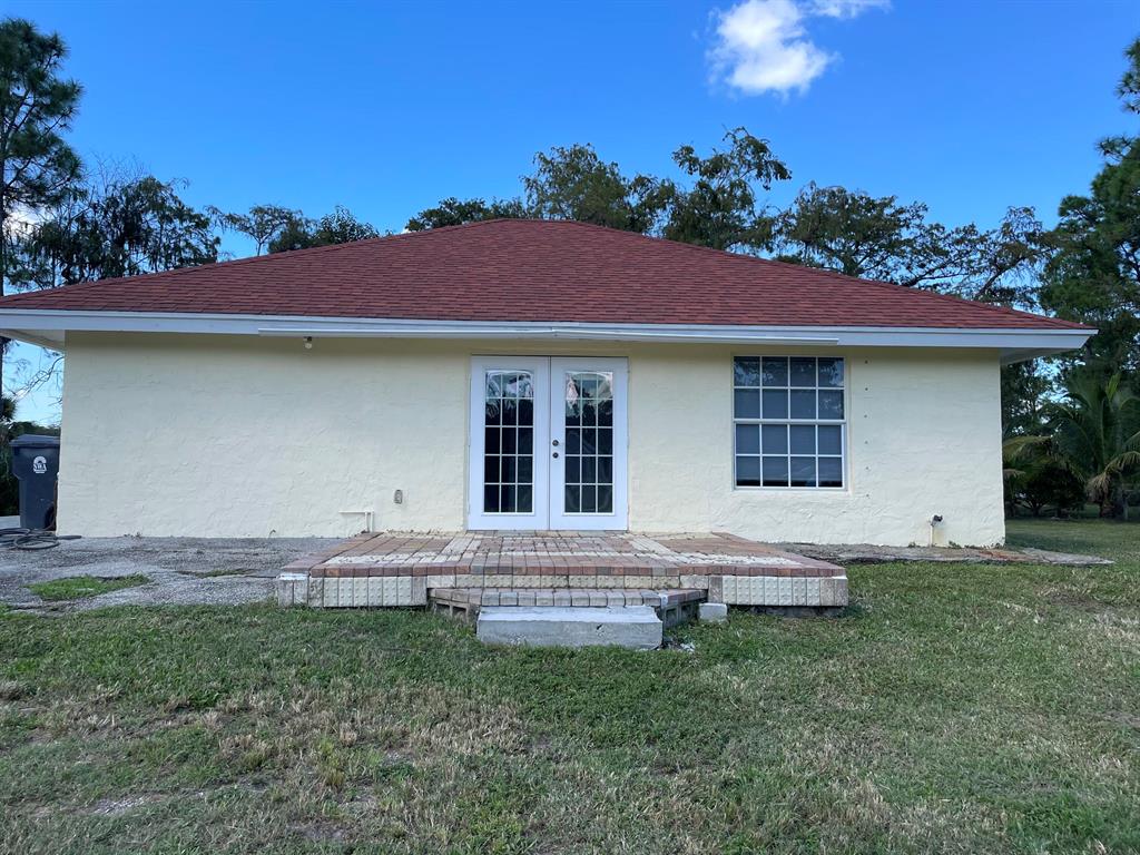 Beautiful house standing on 1.14 acres, 2 bedrooms 2 bathrooms, with a 15 minutes commute to Palm Beach International Equestrian Center and International Polo Club. Located two blocks away from the new city of Westlake, Close to shops and restaurants. The beach and airport less than 20 miles away. Additionally there a exists on the property COMPACTED BUILDING PAD that may be a building/ barn/ or workshop in the future. No HOA plenty room for boat,horses and RV
