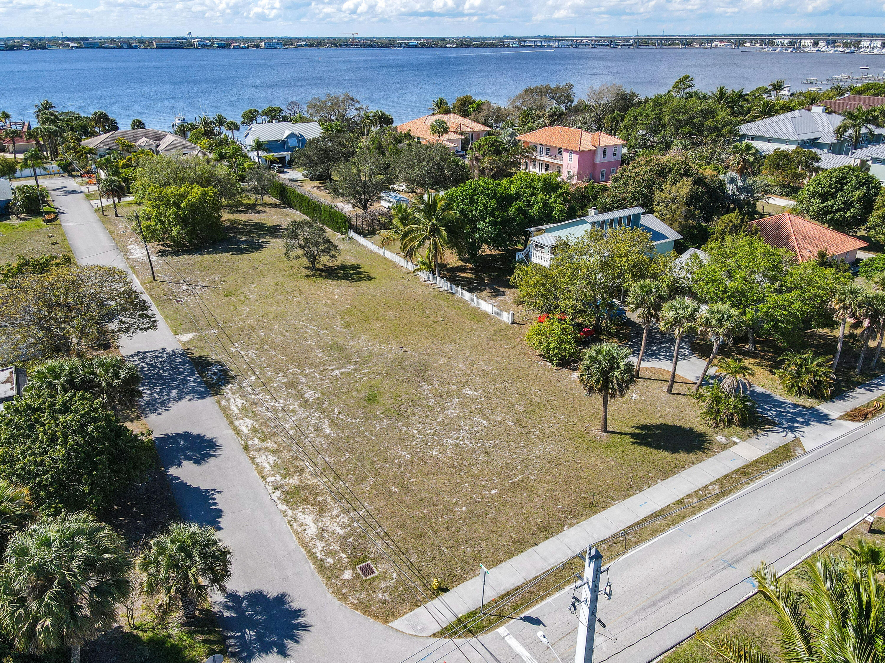 906 NE Sumner Avenue