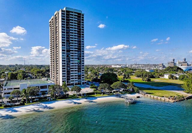 5600 N Flagler Drive 301, West Palm Beach, FL 33407