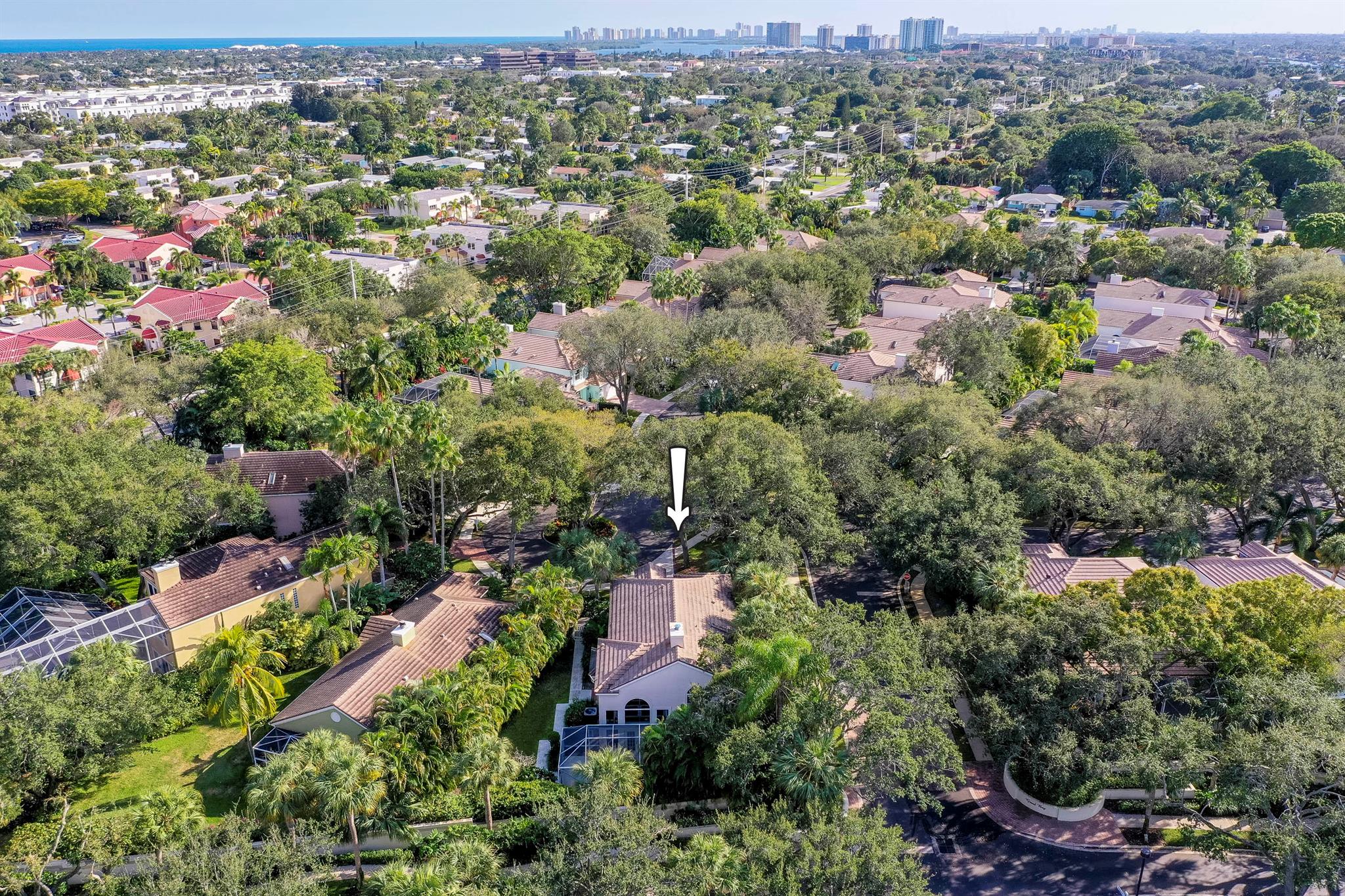 Beautiful 3 bed, 2.1 bath + loft home in the gated marina community of Oak Harbour. The entrance features volume ceilings and a spacious main living area that flows into the well appointed kitchen and dining room with direct access to the covered patio. Upstairs you'll find a sizable loft area leading into the 3 bedrooms. Just off the patio is a small backyard complete with scenic landscaping that lends to the overall privacy and tranquility of the home. Enjoy close proximity to the beach and the great amenities of Oak Harbour, including 2 pools, tennis courts, the marina, and clubhouse.