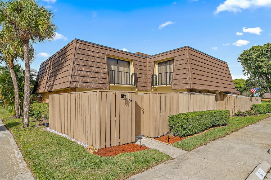 Move in Ready 2 bedroom 2.5 bath townhouse located in Sandalwood Estates. Upgrades include 2021 Roof, 2022 Water Heater, 2022 Stainless Steel Refrigerator/Range/Microwave, 2022 Washer/Dryer, Brand New Quartz Countertop, New Bathroom Vanities, and all new Luxury Vinyl flooring.