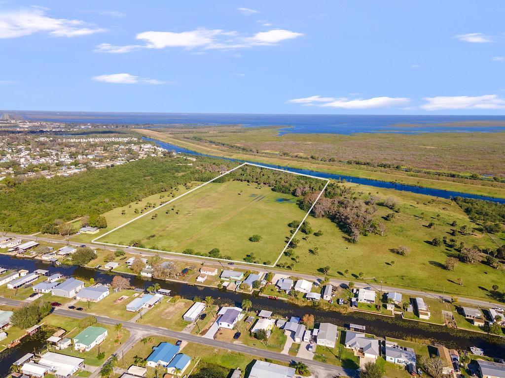 1493 Hunter Road, Okeechobee, FL 34974