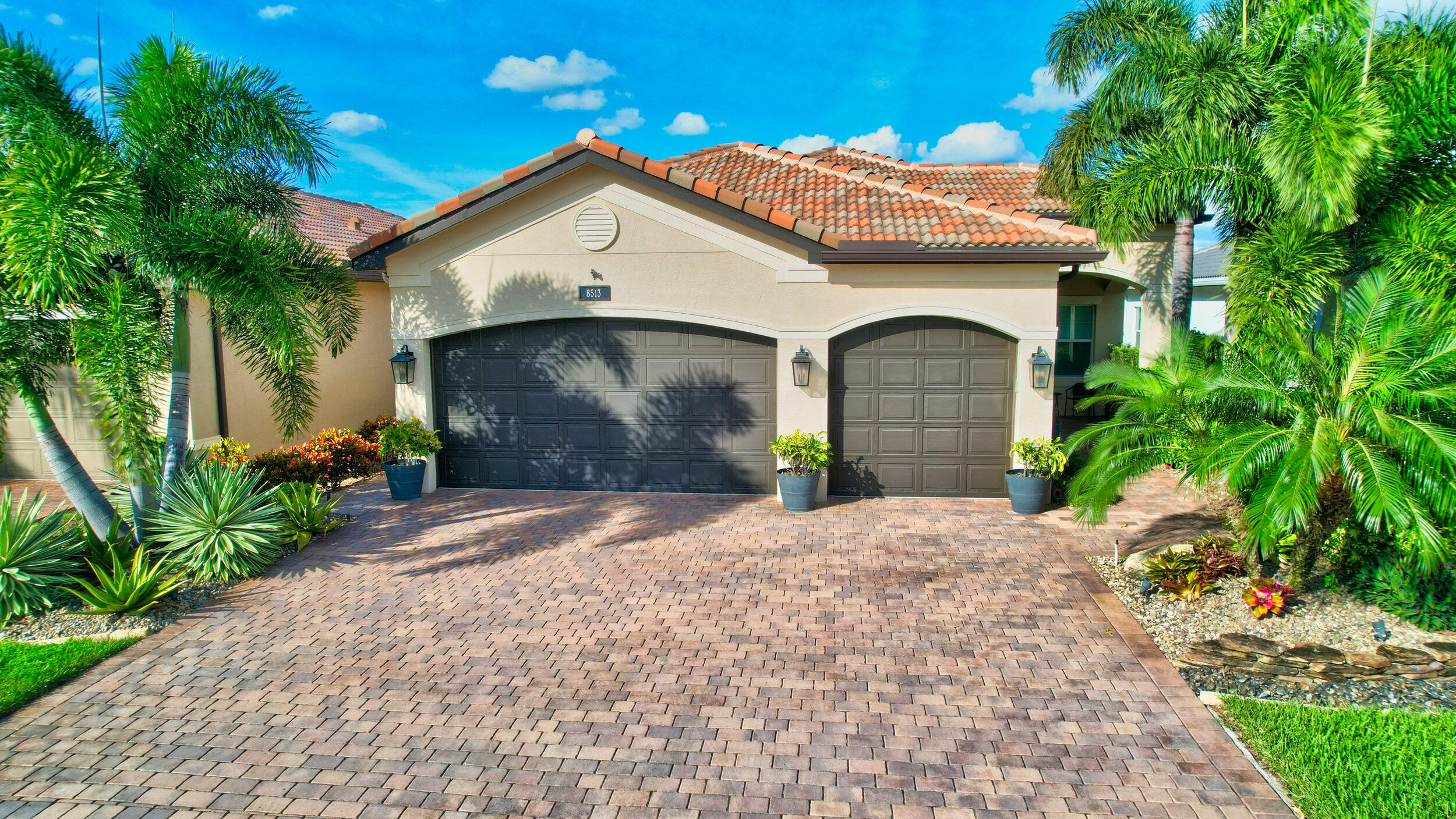 :Sought after Cabernet Model in Valencia Bay Lake Views from Master, Foyer, Kitchen, Dining, Living, and Breakfast rooms! Walk to Club House for tennis, pool +++ Reverse Osmosis 3-Filter System, designer light fixtures throughout, whole home generator, custom double-crown molding throughout, electrical motor Hunter Douglas custom blinds, plantation shutters, Covered Lania, w/BBQ & sink. New hot tub, GE PROFILE appliances, $3800 performance upgrade carrier air. Garage w/ new epoxy floors, new-age bold series cabinets, 56,000 lumens of LED, garage doors double insulated with heat-shield, extended driveway, side door w/ full stone path, sound system, way too many upgrades to list