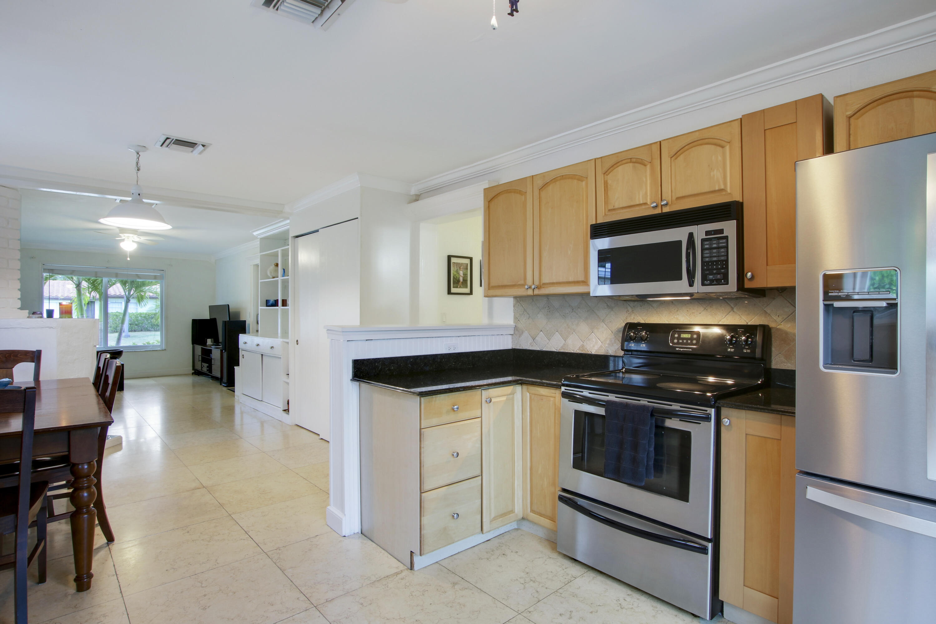 Photo 30 of 252 Rutland Boulevard in West Palm Beach - MLS R10869768