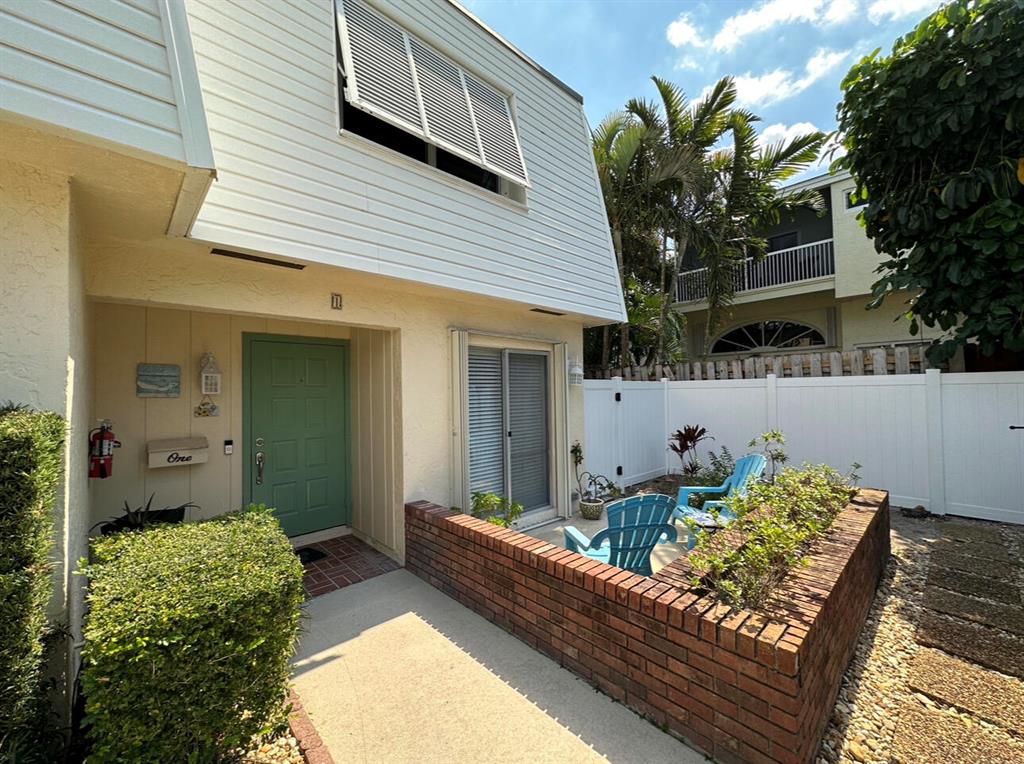842 SE 19th Avenue 101, Deerfield Beach, FL 33441