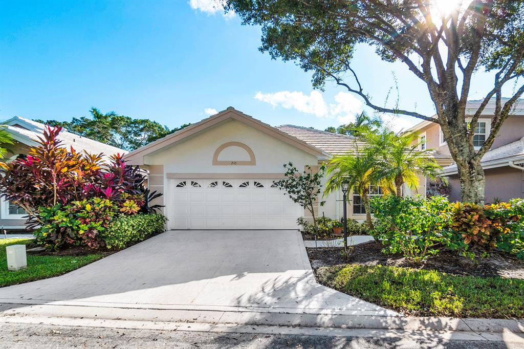 210 Canterbury Drive W, Palm Beach Gardens, FL 33418