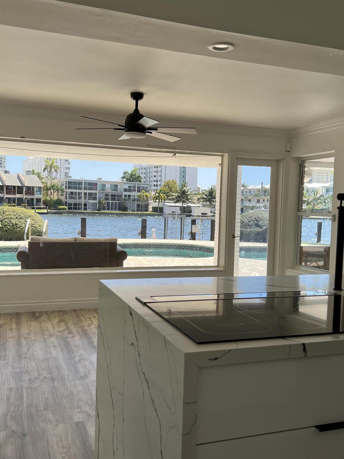 Photo 2 of 512 SE 28th Avenue in Pompano Beach - MLS R10875908