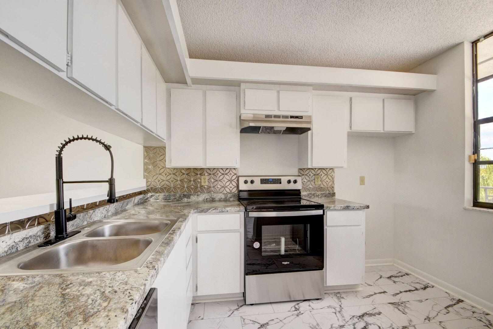 3716 Whitehall Drive 401, West Palm Beach, FL 33401