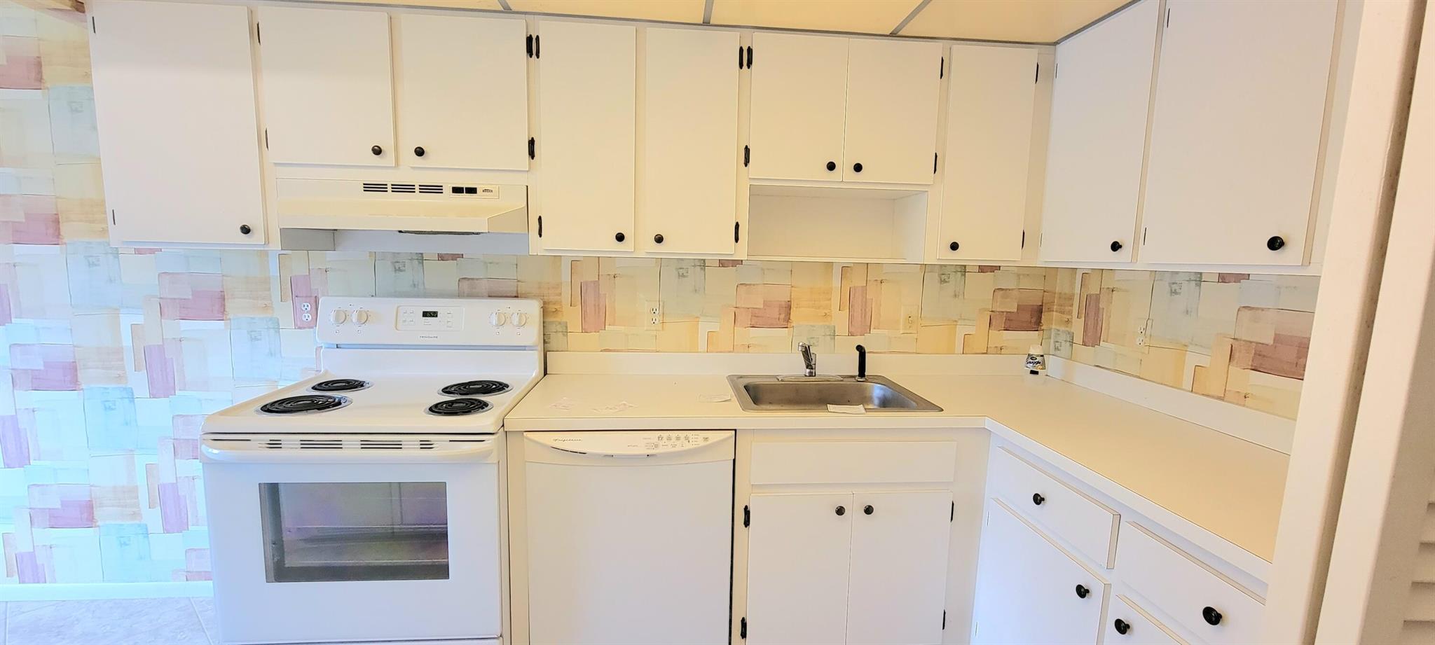 Photo 2 of home located at 47 Stratford Lane F, Boynton Beach FL