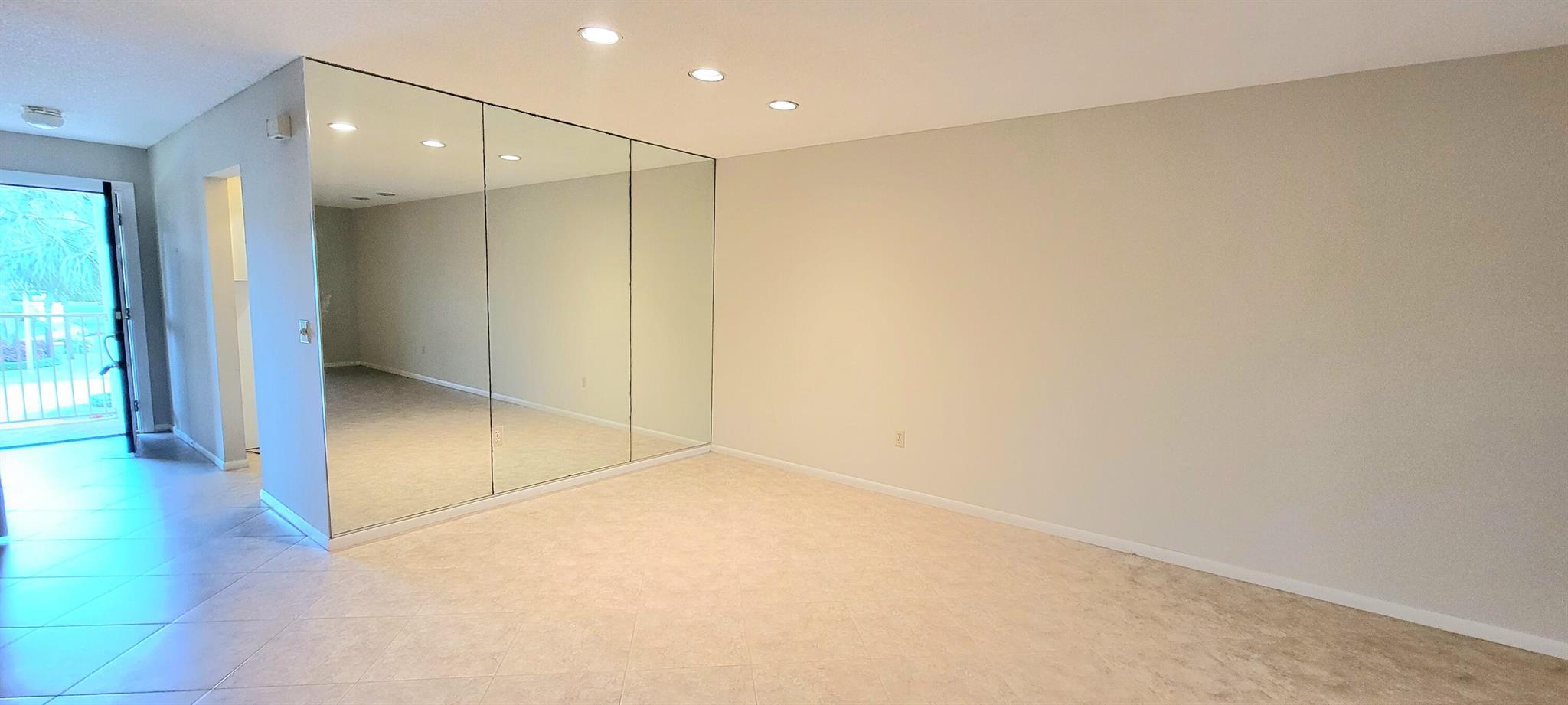 Photo 5 of home located at 47 Stratford Lane F, Boynton Beach FL
