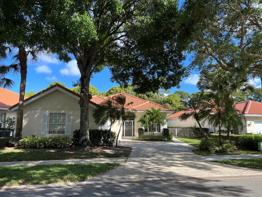BEAUTIFUL OAKS EAST GATED COMMUNITY WITH TREE LINES STREETS AND VERY PRIVATE BACK YARD.    MAKE IT YOUR OWN WITH ALL YOUR FAVORITE THINGS.  LARGE OPEN KITCHEN AND DINING AREA AND SCREENED PATIO OVERLOOKING A PARK LIKE SETTING WHERE YOU COULD ADD A PRIVATE POOL.6 MONTHS OLD A/C AND 2017 FOR THE ROOF.LOW HOA PAID QUARTLY.