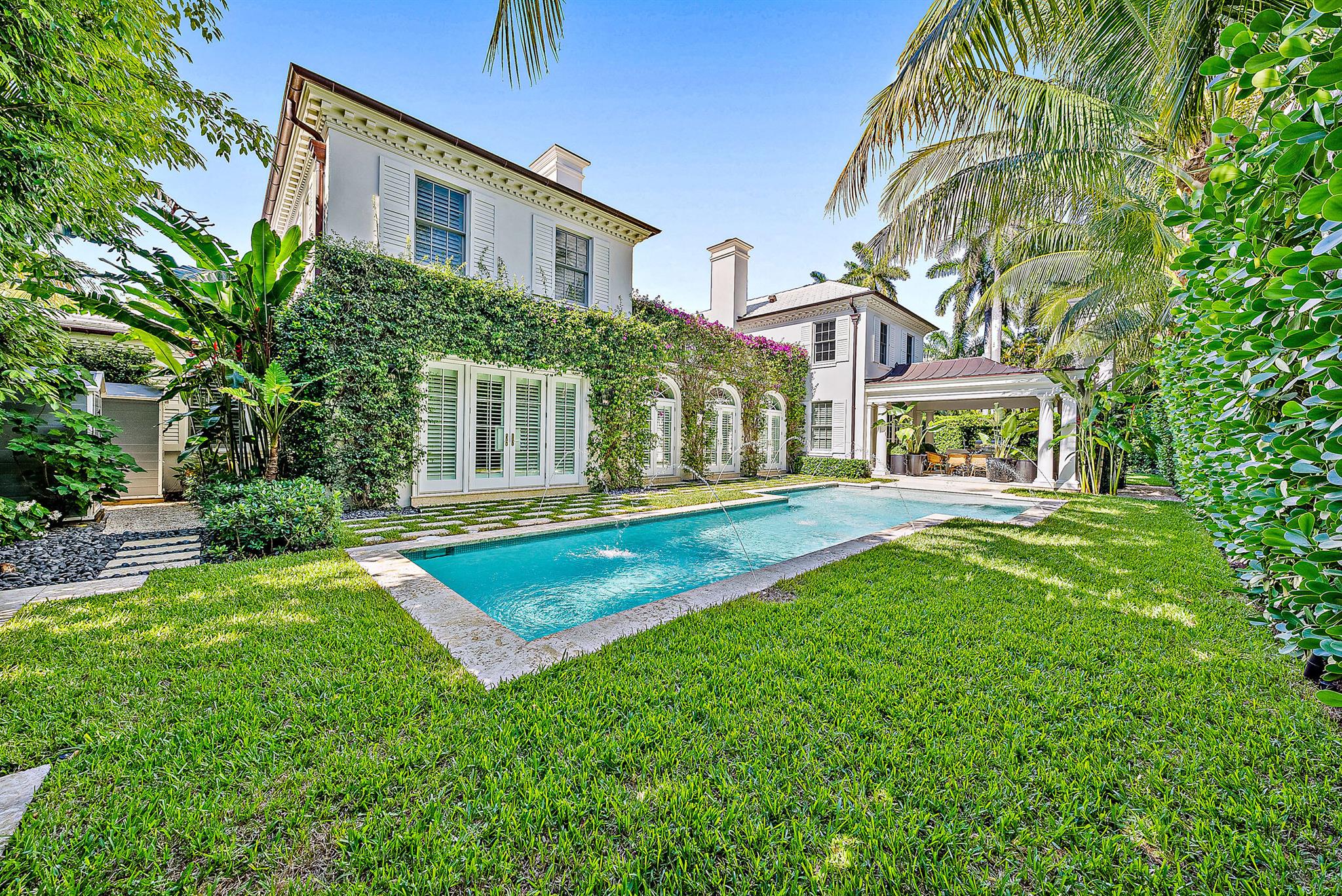 Photo 2 of home located at 255 Emerald Lane, Palm Beach FL