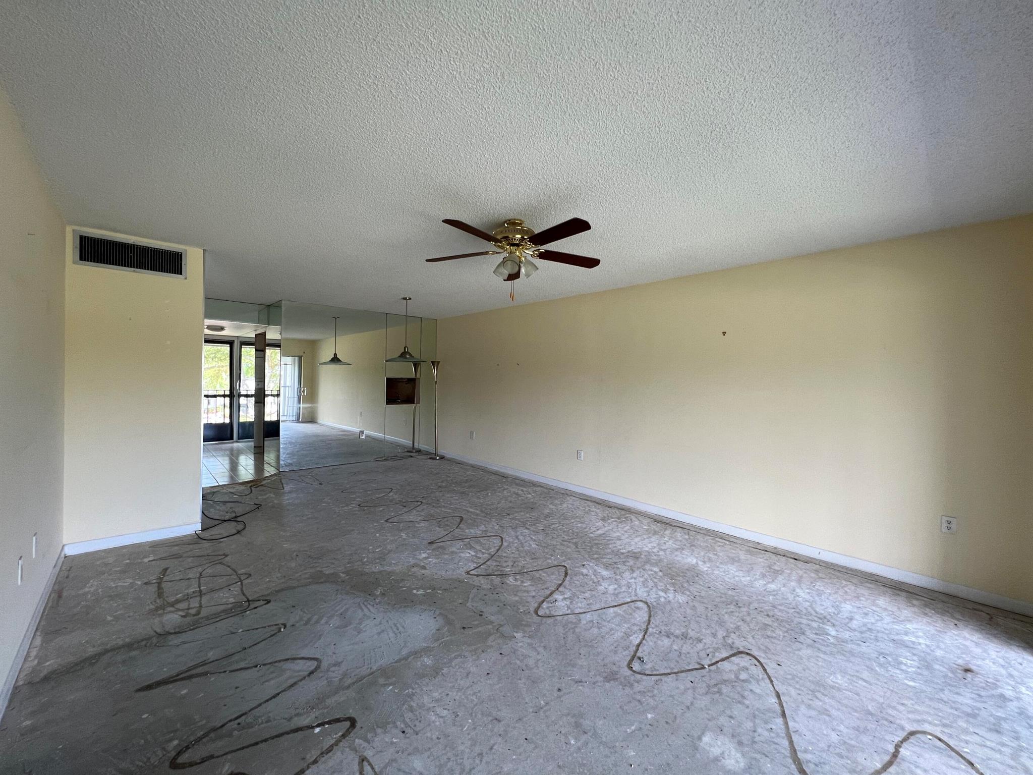 Photo 9 of home located at 4793 Esedra Court 307, Lake Worth FL