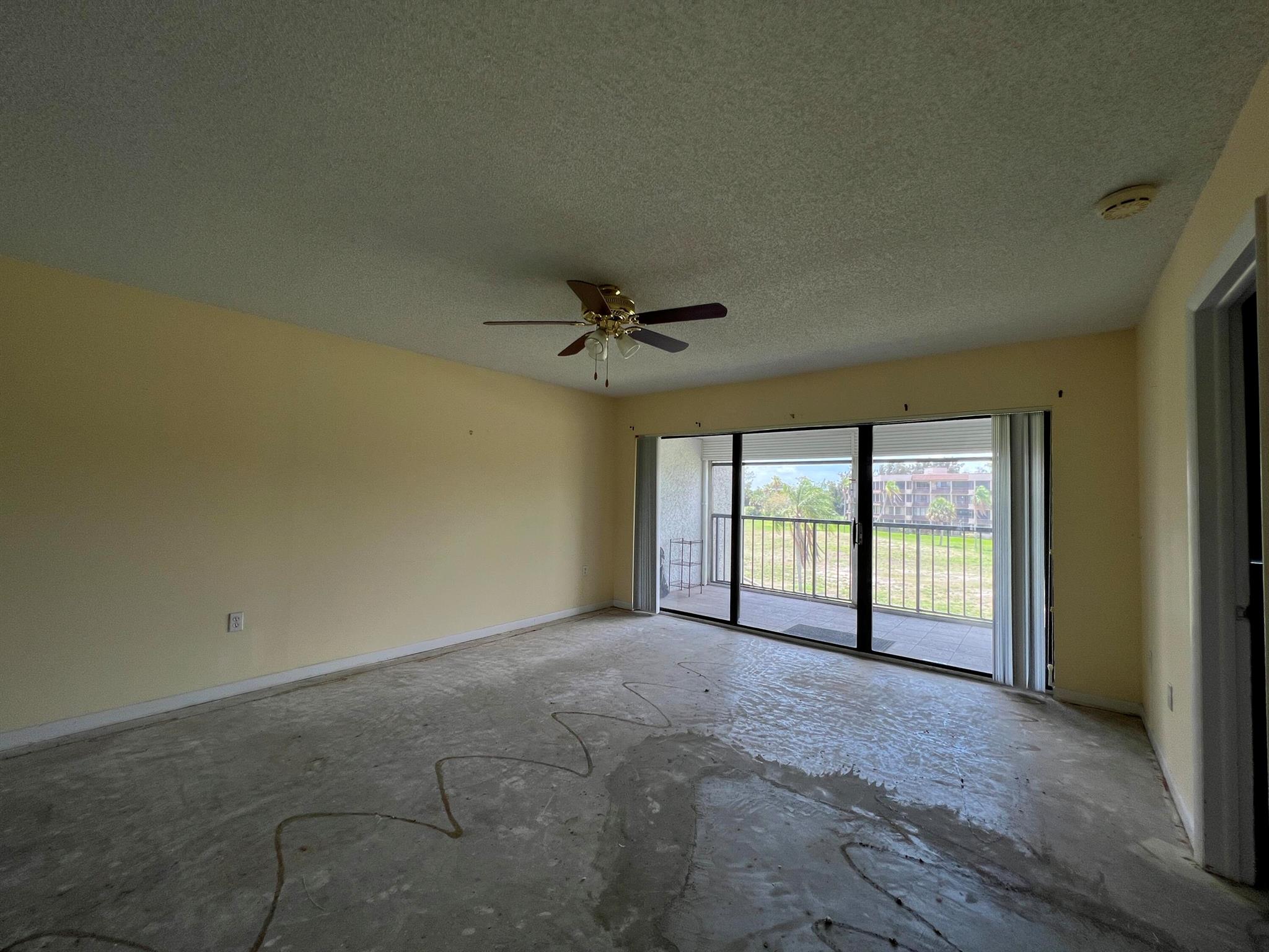 Photo 8 of home located at 4793 Esedra Court 307, Lake Worth FL
