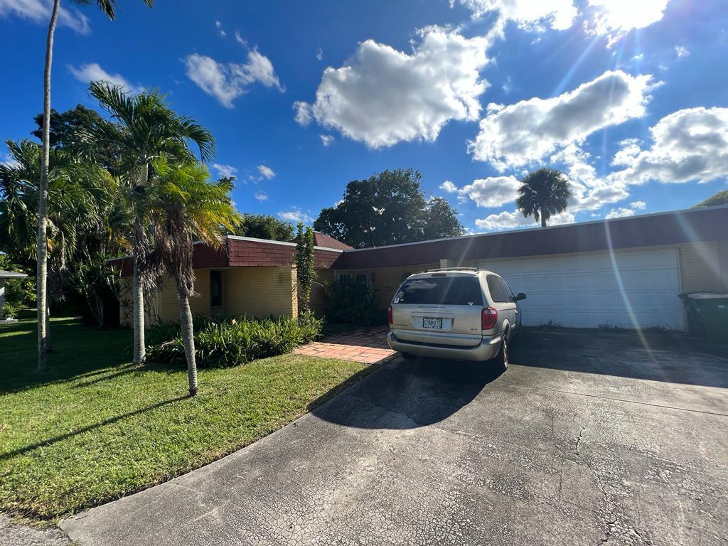 5206 Areca Palm Circle, Tamarac, FL 33319