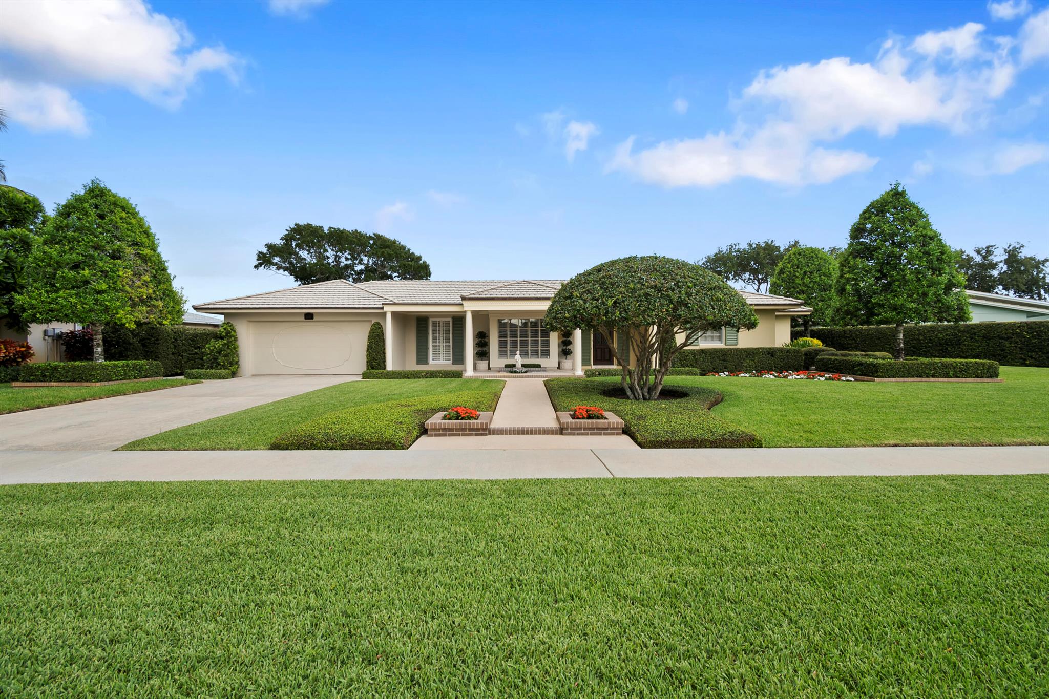 This Palm Beach Regency style home in the Village of North Palm Beach has sweeping golf course views.  Meticulously maintained, one story 3 bed, 3.2 bath has classic and timeless details including crown molding, beautiful trim work, and generous room sizes with large bonus room perfect for entertaining or relaxing with family. Mature Palm Beach style landscape and large pool make for great outdoor living. Full house generator. Conveniently located to The Conservatory School, North Palm Beach Marina, numerous parks and the publicly owned recently redesigned Jack Nicholas Signature Golf Course and North Palm Beach Country Club.